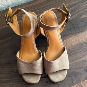 Universal Thread heels. Size 7.5.